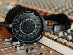 L&#039;ATH-R70xa est l&#039;un des trois casques de référence de la série R présentés par Audio-Technica au NAMM Show 2025. (Source de l&#039;image : Audio-Technica)