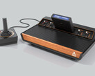 L'Atari 2600+ est une version modernisée de la première console d'Atari et prend en charge les cartes de jeu d'origine. (Image via Atari)