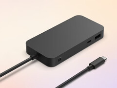 La nouvelle station d&#039;accueil USB4 de Microsoft est beaucoup plus petite que son prédécesseur Thunderbolt 4. (Source de l&#039;image : Microsoft)