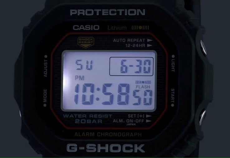 Contrairement à la DW-5000C originale de 1983, la montre G-Shock DW-5000R utilise le rétroéclairage LED Super Illuminator de Casio pour une meilleure visibilité de nuit. (Source de l'image : Casio)