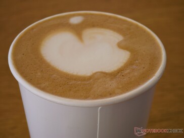 Uniquement chez Apple: un cappuccino avec le logo Apple.