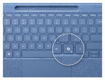 Le clavier Surface Pro Flex compense son prix de 450 $ par un bouton CoPilot pour lancer l'IA et un pavé tactile vibrant et haptique. (Source : Microsoft)
