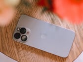 L'iPhone 15 Pro peut être légèrement plus lent dans certaines tâches après la mise à jour vers iOS 18. (Source de l'image : Swello - Unsplash)