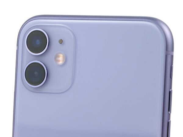 Vous pouvez remercier Apple et l'iPhone 11 d'avoir fait de l'objectif ultra-large la norme dans l'industrie des smartphones (Crédit : Notebookcheck)