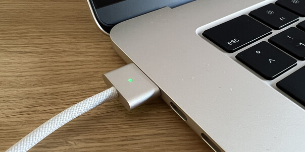 MagSafe a fière allure et est totalement convivial (Source de l'image : Notebookcheck - édité)