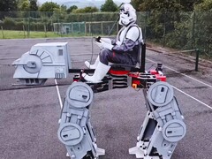 Le YouTuber et ingénieur James Bruton a construit un AT-AT de Star Wars qui peut être transporté, en utilisant principalement des composants imprimés en 3D. (Source de l&#039;image : YouTube / James Bruton)