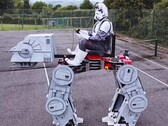 Le YouTuber et ingénieur James Bruton a construit un AT-AT de Star Wars qui peut être transporté, en utilisant principalement des composants imprimés en 3D. (Source de l'image : YouTube / James Bruton)