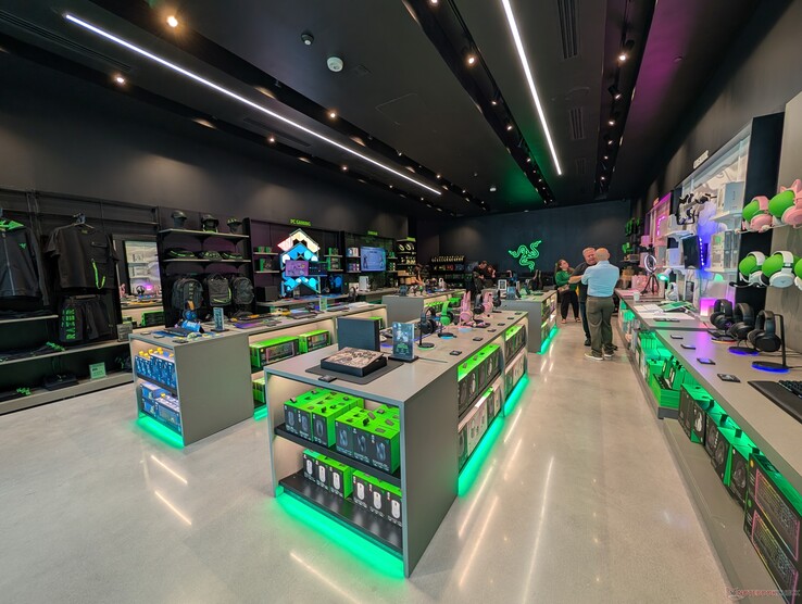 Le RazerStore de Santa Clara une heure avant son ouverture officielle