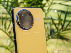 Le Poco F7 Ultra sera proposé dans une finition bicolore jaune et noire qui attire le regard. (Source de l&#039;image : Notebookcheck)