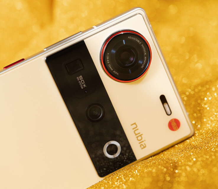 Le Nubia Z70 Ultra est doté d'un appareil photo à ouverture variable et d'un téléobjectif périscopique. (Source de l'image : ZTE)