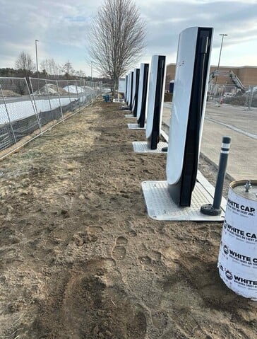 Les premiers Superchargers installés sans couler de béton se trouvent à Hooksett, NH